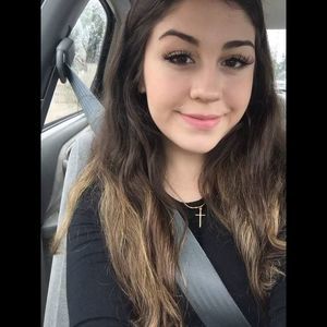 Meet your Posher, Alyssa