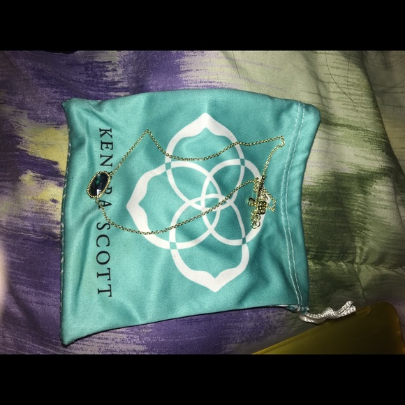 Kendra Scott necklace