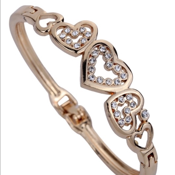 Jewelry - Heart Carve Crystal Charming Bangle Bracelet