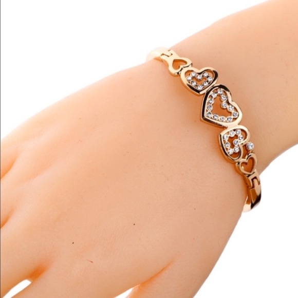 Heart Carve Crystal Charming Bangle Bracelet - Picture 2 of 4