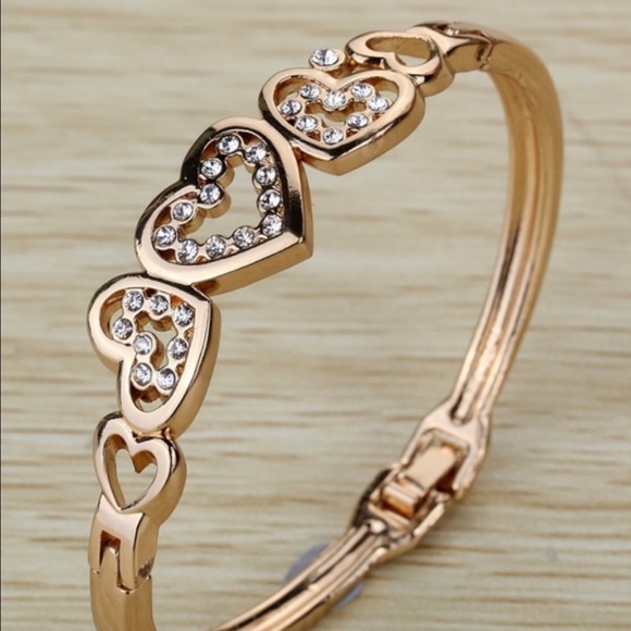 Heart Carve Crystal Charming Bangle Bracelet - Picture 4 of 4