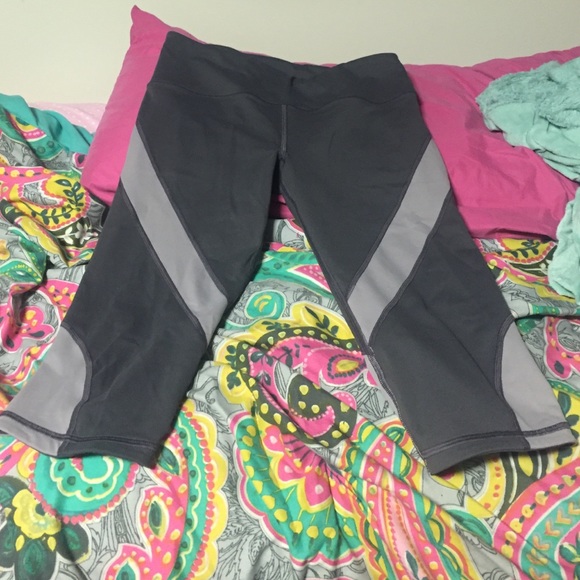 Victoria secrete VSX sport leggings size medium