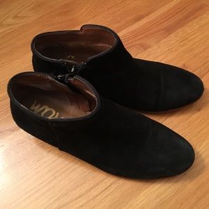 Sam Edelman Chelsea Boots (size 6.5)