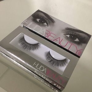 HUDA BEAUTY eyelashes Audrey Lilly Lashes new
