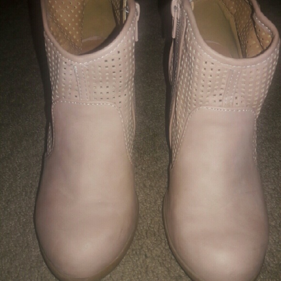 Qupid baby pink ankle booties 7.5