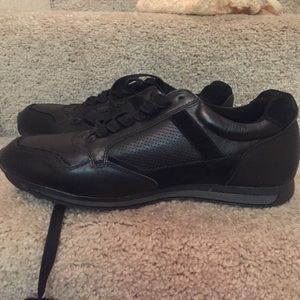 MENS Kenneth Cole casual comfort shoe