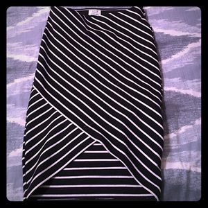 Zara white and black above knee skirt