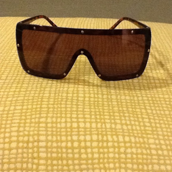 Sunglasses - Picture 1 of 1
