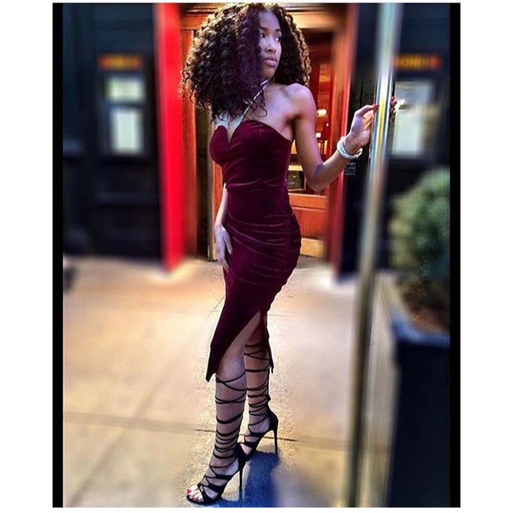 🎉Host Pick🎉 NEW! Red Velvet Slit Dress - Picture 2 of 8
