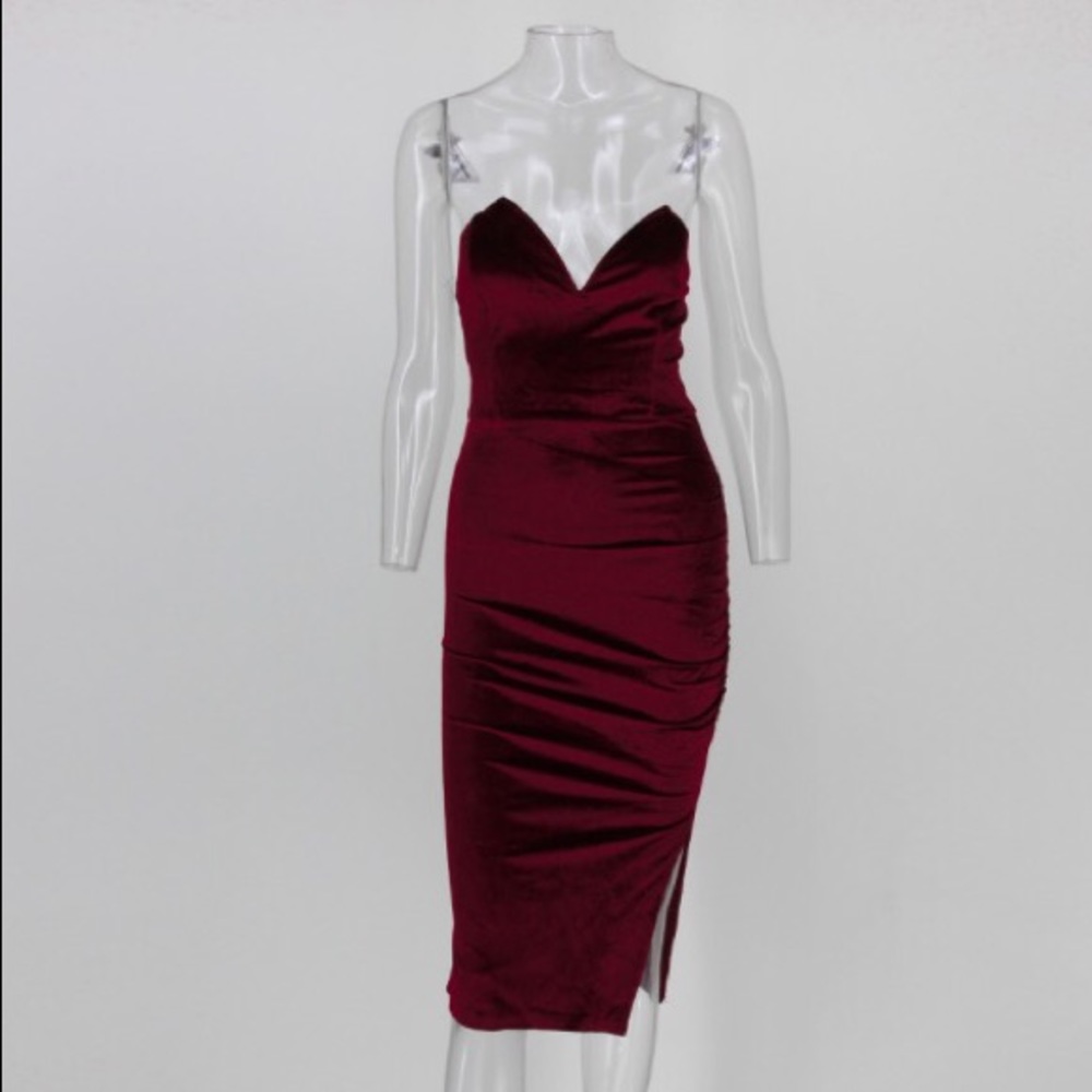 🎉Host Pick🎉 NEW! Red Velvet Slit Dress - Picture 3 of 8