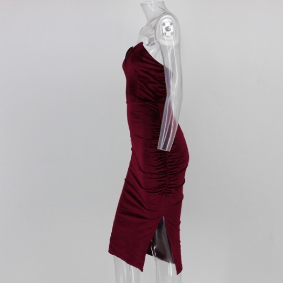 🎉Host Pick🎉 NEW! Red Velvet Slit Dress - Picture 4 of 8