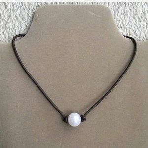 Pearl necklace/choker
