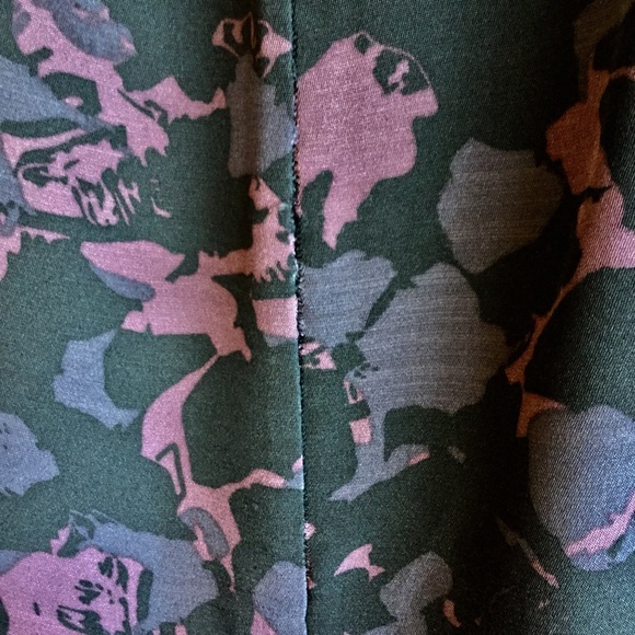 100% Silk Purple Black Ruffle Neck Floral - Picture 2 of 4