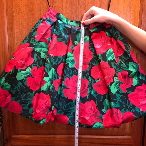 SOLD - SHERRI HILL 50774 Sz 0 Red Floral 2 Piece - Picture 4 of 4