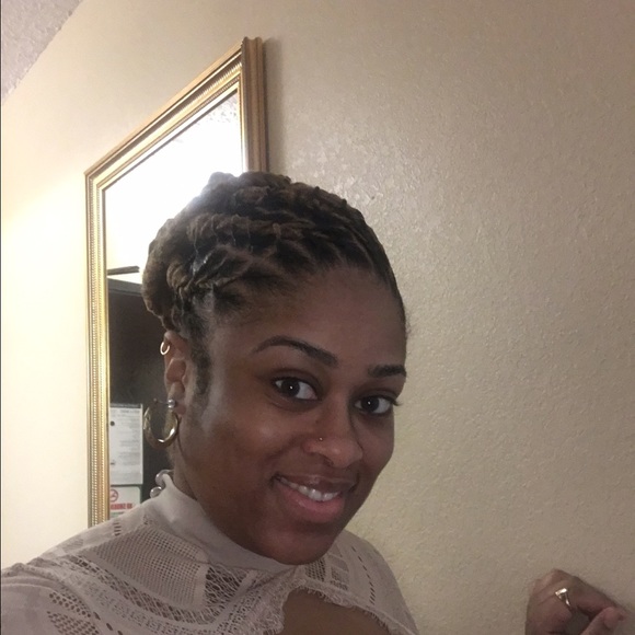 Meet your Posher, Destinee