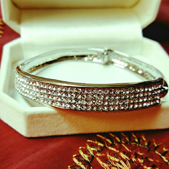 SILVERTONE MULTI FAUX CZ STONE ACCENTS FASHION BRACELET - Picture 1 of 3