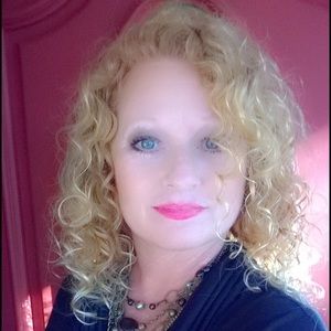 Meet your Posher, Pamela