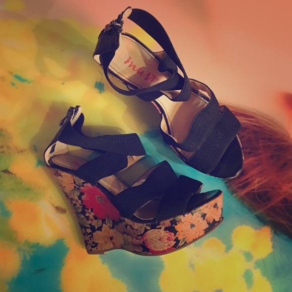 Flower high cork wedges