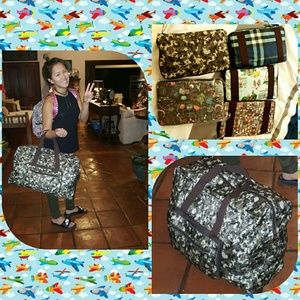 Foldable nylon duffel bag