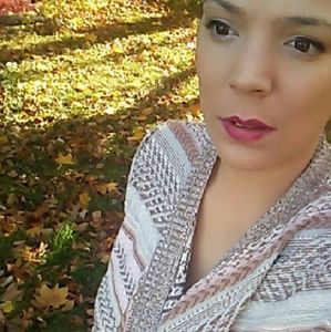 Meet your Posher, Idamis