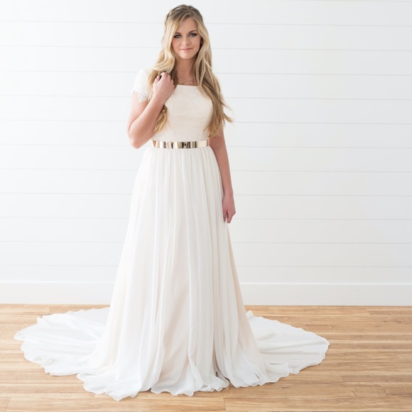Nora: Vintage style wedding gown