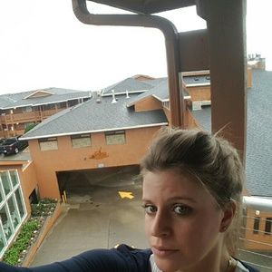 Meet your Posher, Caitlin