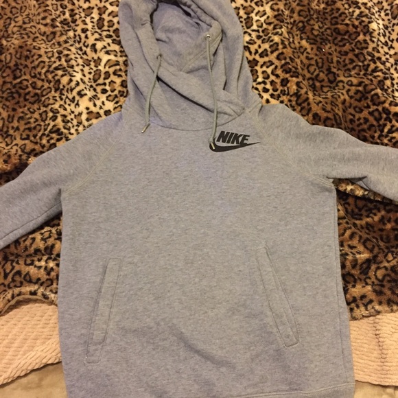 12 HRSALE Nike rally hoody