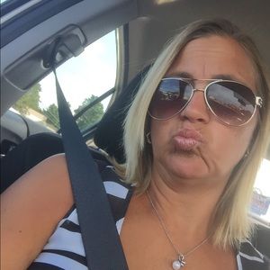 Meet your Posher, Christine