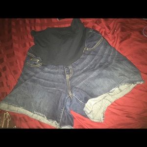 Maternity shorts