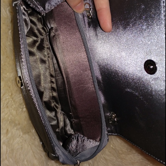 Clutch - Picture 2 of 3