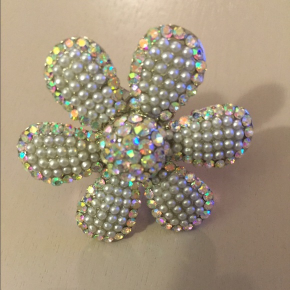 Crystals and pearls adjustable ring!