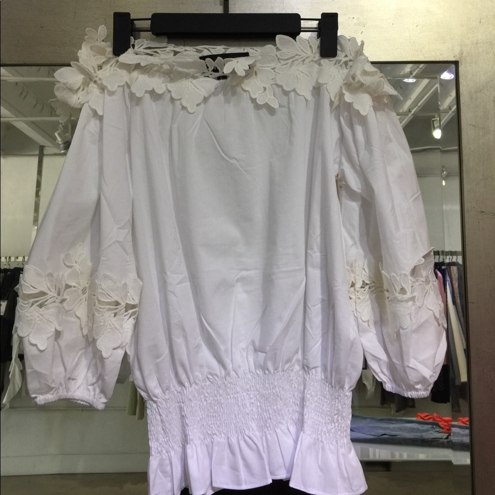 White cotton of the shoulder top can work as crop - Picture 3 of 5