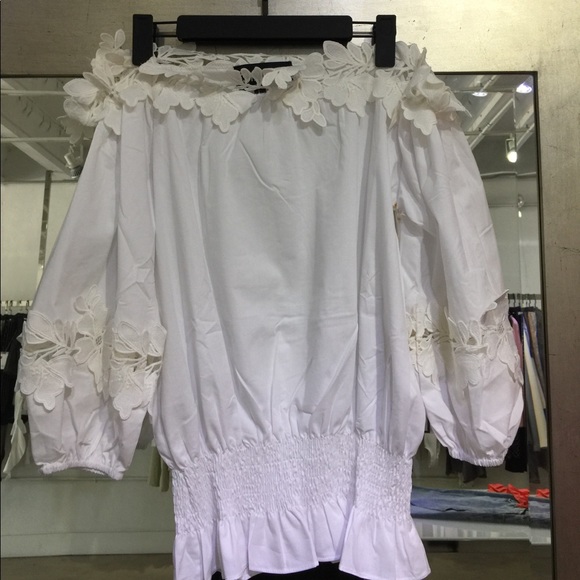 White cotton of the shoulder top can work as crop - Picture 3 of 5