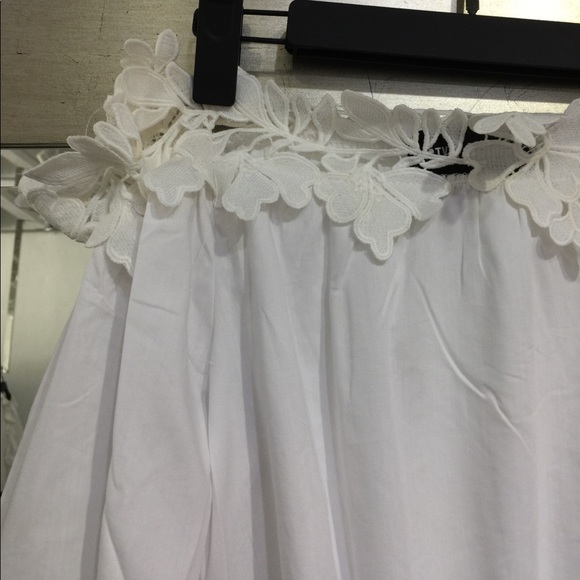 White cotton of the shoulder top can work as crop - Picture 5 of 5