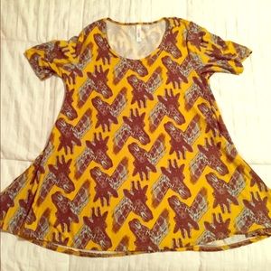Lularoe Small classic T- giraffe print! EUC 28$.
