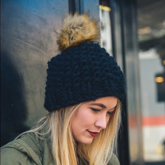 LAST ONE!! Black Chunky Pom Beanie - Picture 2 of 4