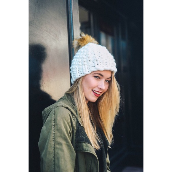 LAST ONE!! Black Chunky Pom Beanie - Picture 3 of 4