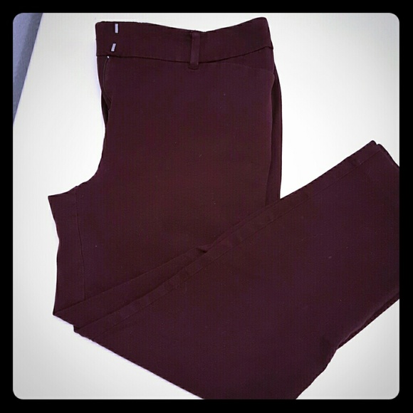 Super cute burgundy capri stretch pants