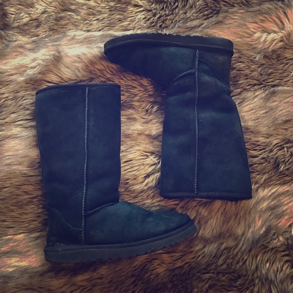Women's Black Uggs Size 7