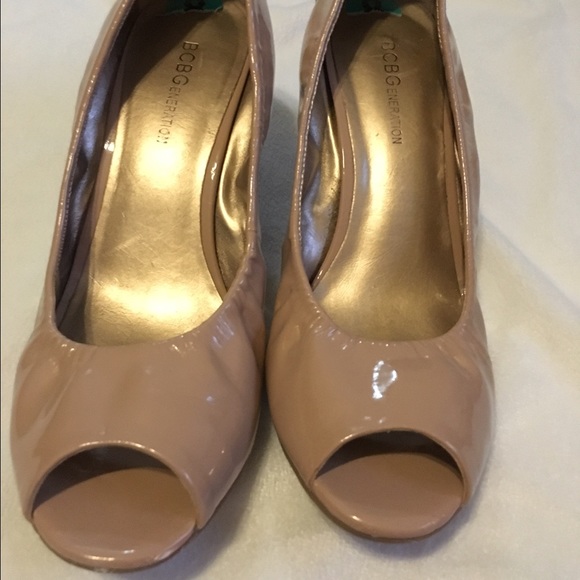 VGUC BCBG nude wedges size 8