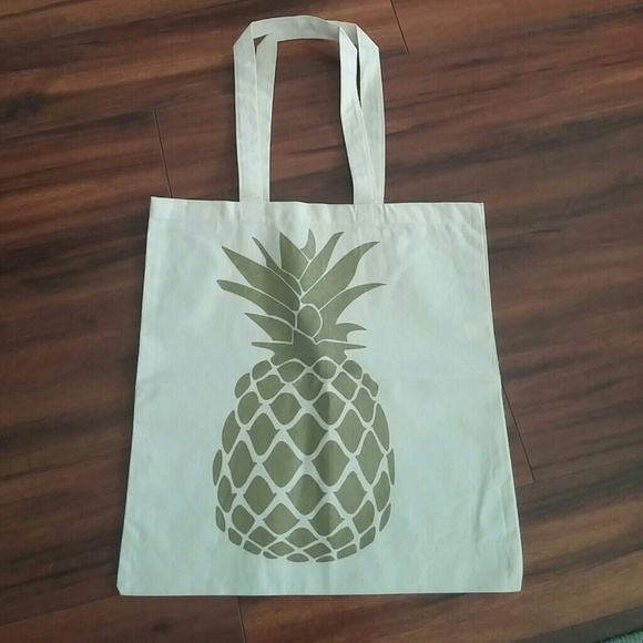 Handbags - CLEARANCE!! NWOT Pineapple tote!