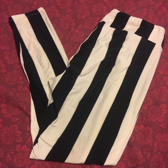 Black and white stripes lularoe leggings TC