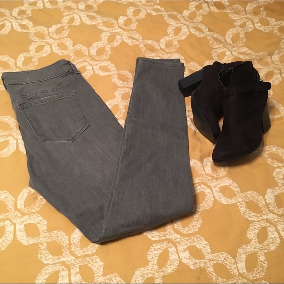 LAST CHANCE!! - Gray Distressed Rockstar Jeans