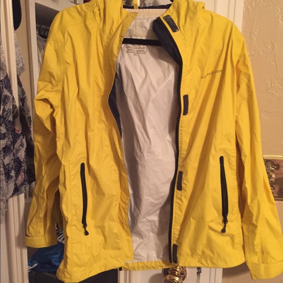 Vineyard vines yellow stow and go raincoat