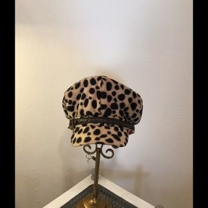 Nine West, leopard cap.