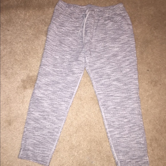 Lululemon jet crop slims