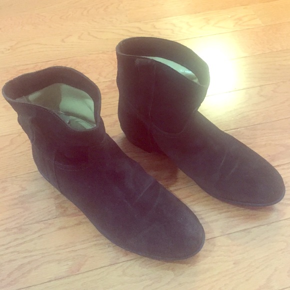 Suede boots