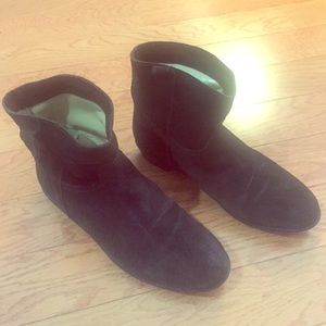 Suede boots