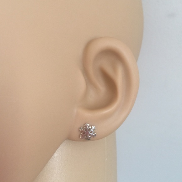 Platinum plated snowflake earrings (nwt) - Picture 3 of 3