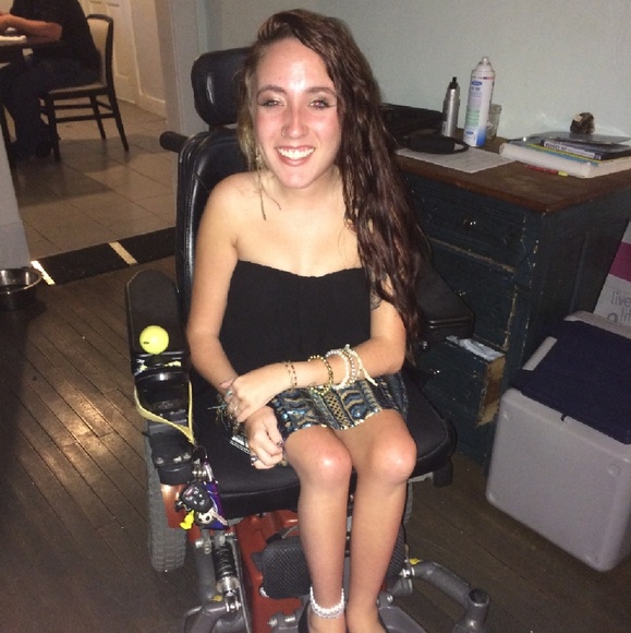 Meet your Posher, Nikki - Picture 2 of 3